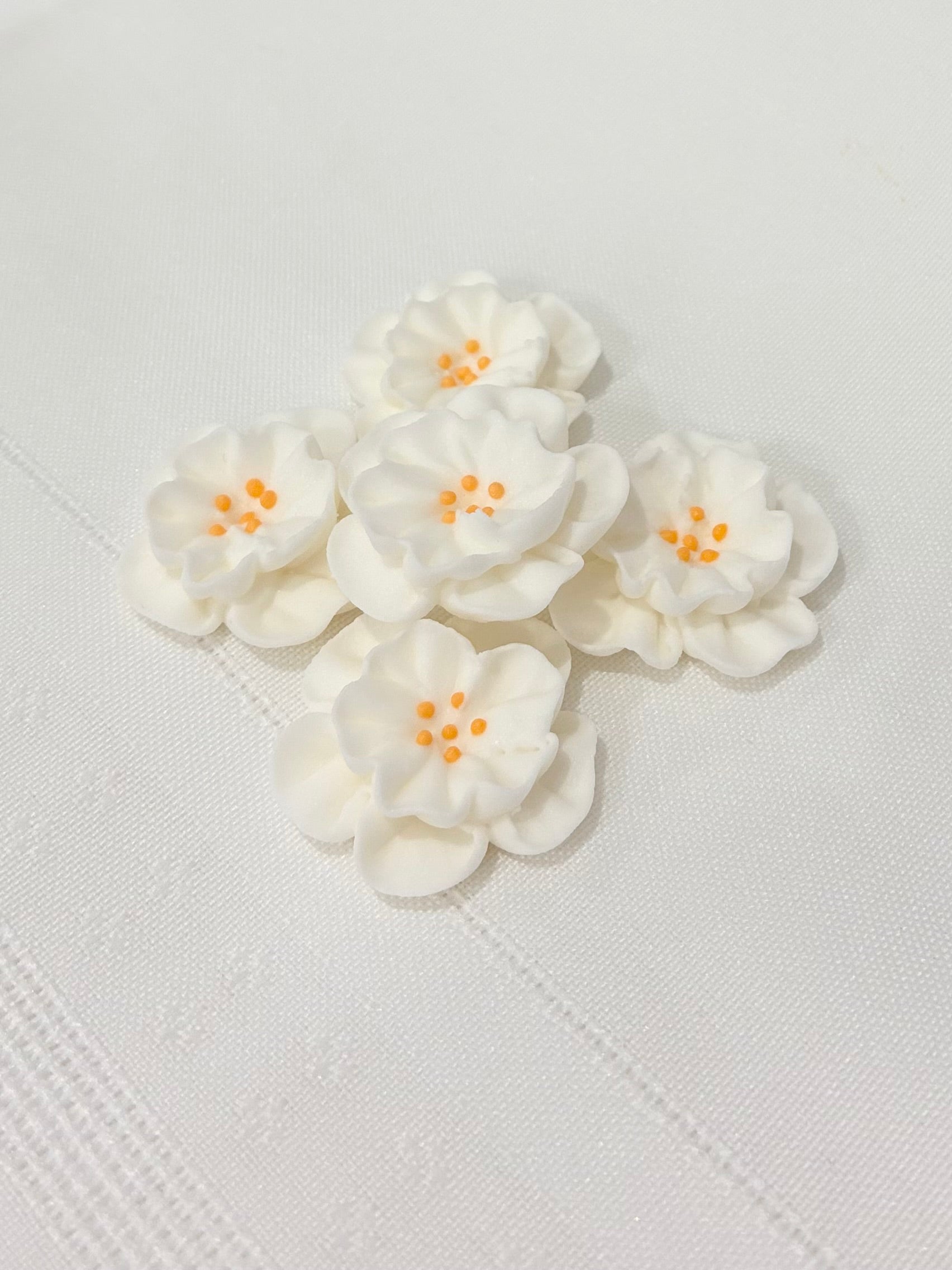 MINI DAINTY BESS - WHITE -EDIBLE FLOWER