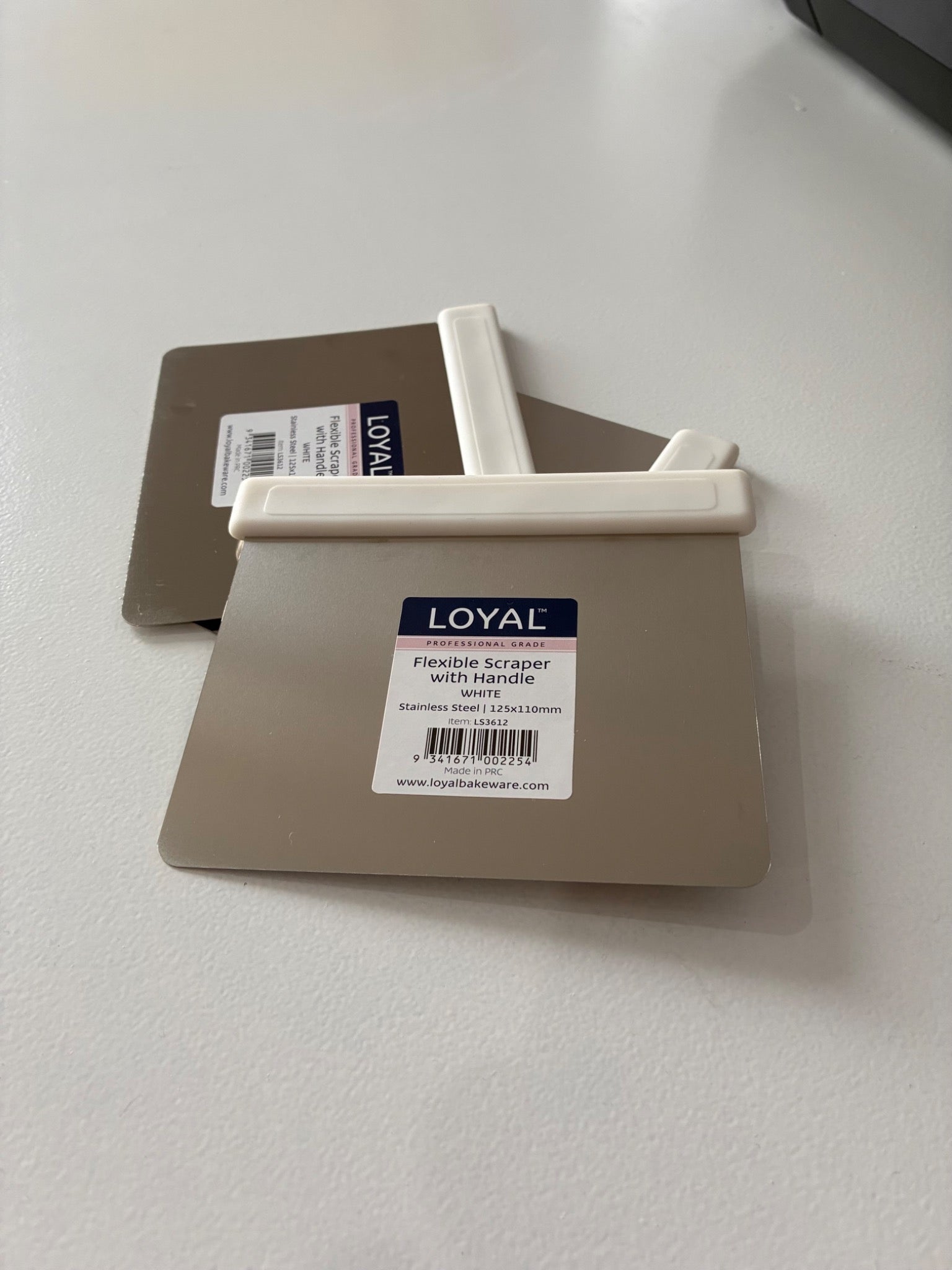 SCRAPER S/S FLEXIBLE HANDLE LOYAL
