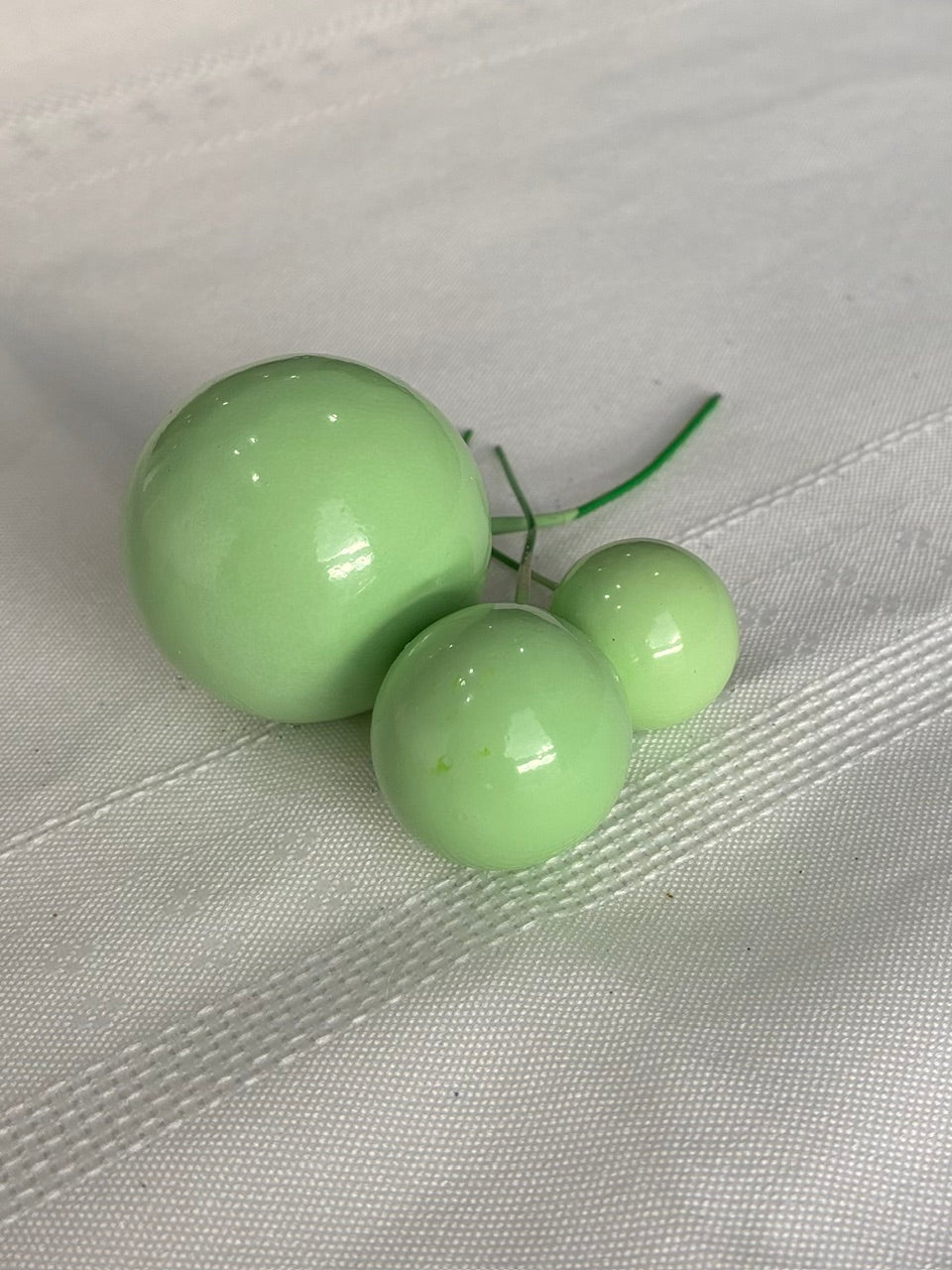 Pastel Green Deco Balls 3 Pack