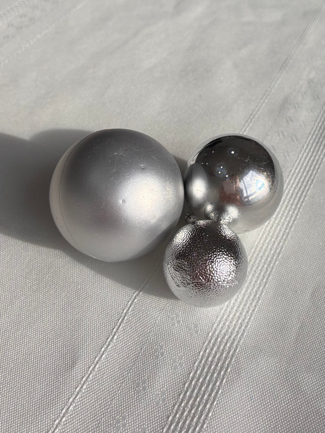 Mixed Silver Deco Balls 3 Pack